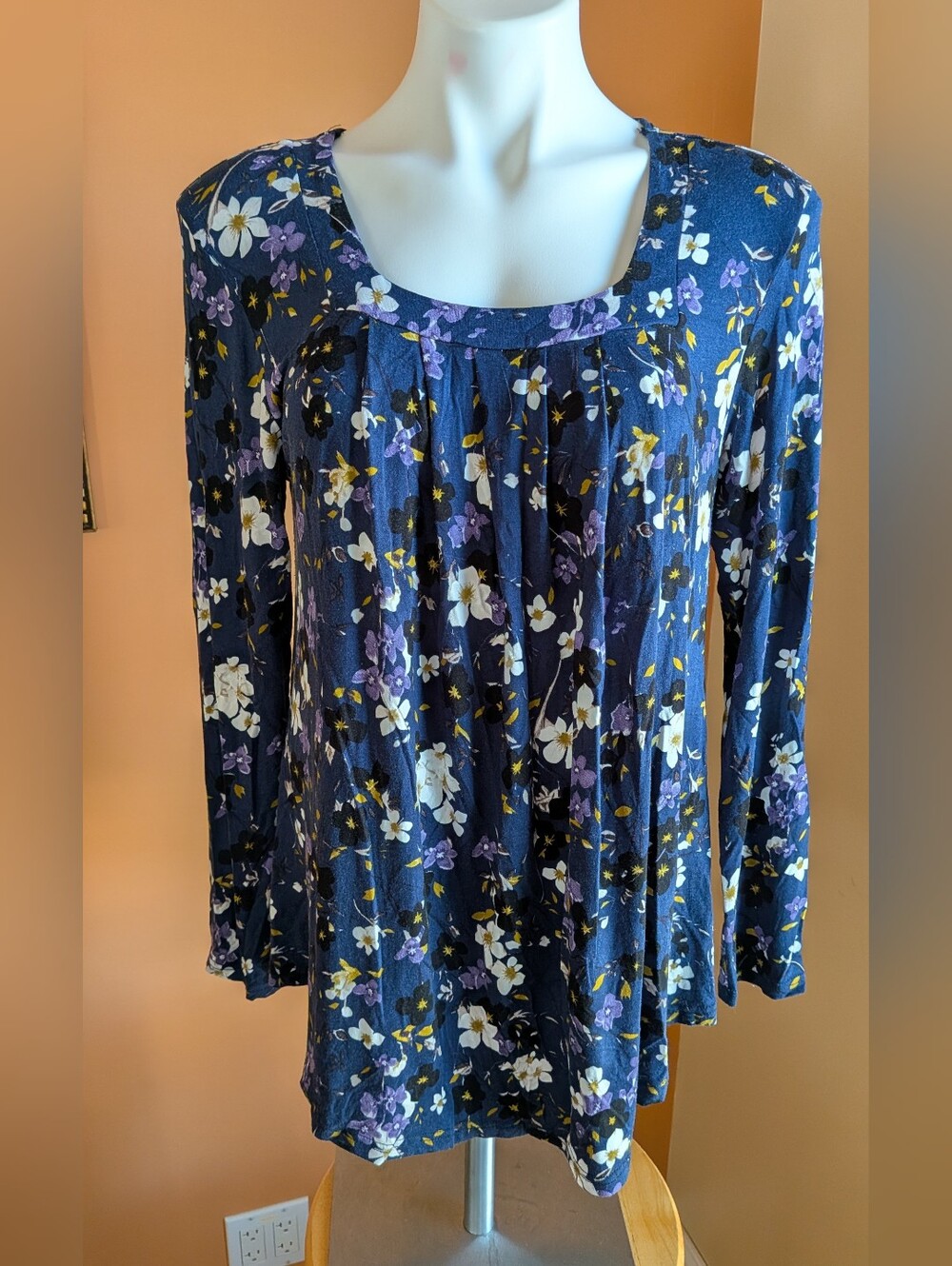 Bundle Of 7 Mixed Women's Tops Bundle - Gray Floral Front Top Size L